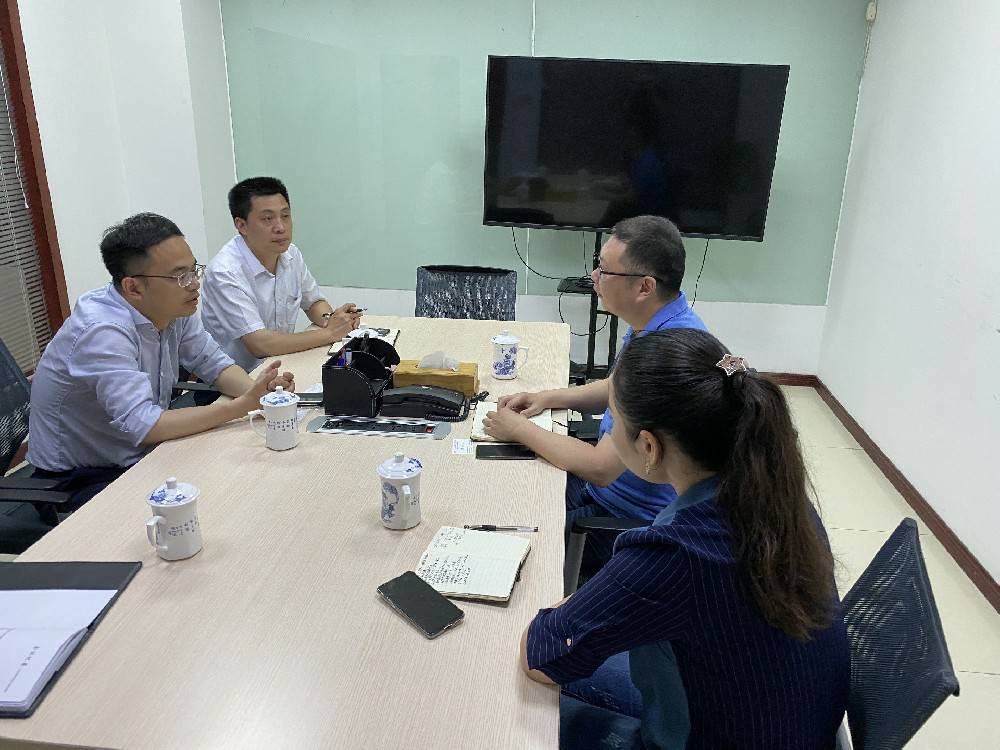 无锡市工信局领导来米兰app官方版web站入口-米兰(中国)科技开展“三联三解”活动